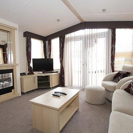 Hoburne Cotswold South Cerney Exterior foto
